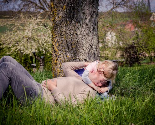 People - Familienshooting im Garten, Kaisten bei Wasserlosen, Portraitfotografin Daggi Binder, maizucker