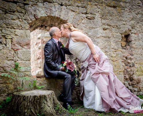 Hochzeit - Standesamtliche Trauung von Regina und Dieter auf der Trimburg, Hochzeitsfotograf Unterfranken, Hochzeitsfotos Hammelburg, maizucker wedding